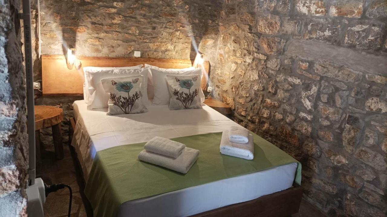 Appartamento Αυθεντικό Πετρινο Στην Ναύπακτο Nafpaktos Esterno foto